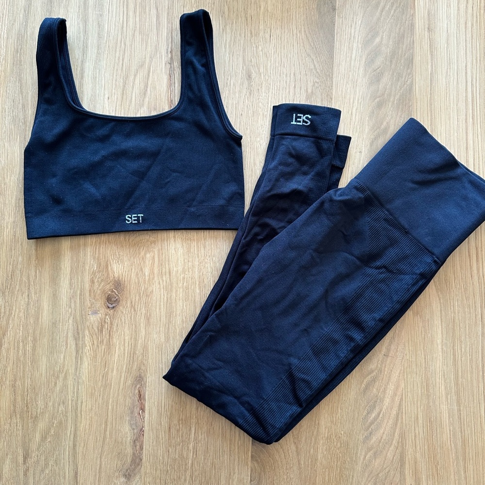 SET Active Black Sports Bra and Leggings